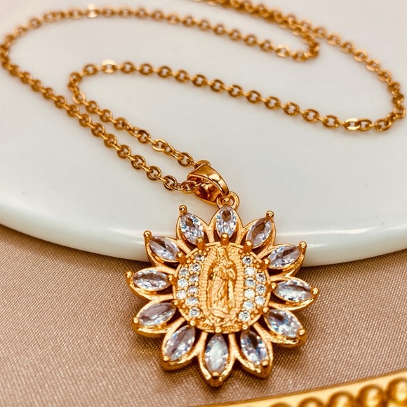 Gorgeous Virgin Mary Diamond Flower Pendant Dainty Necklace in Gold - Picture 4 of 5